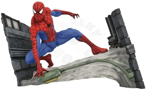 Diamond Marvel Gallery: Spider-Man Comic - Webbing PVC Diorama (18cm)