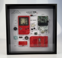 Nintendo Gameboy Pocket, rámeček s rozebranou retro konzolí